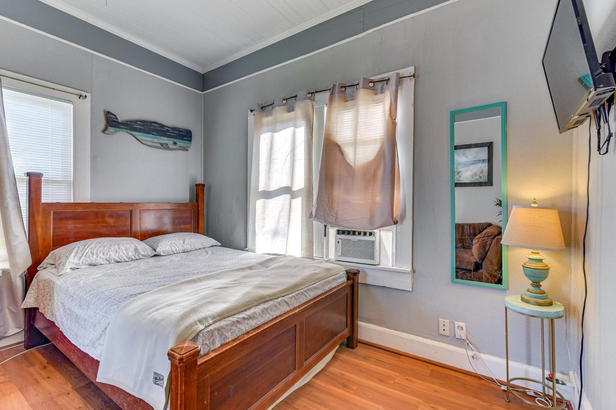 Coastal Galveston Studio About 1 Mi To Beach! Exterior photo